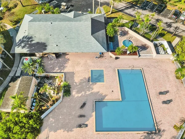 $2,495 | 1701 Northwest 96th Terrace, Unit 1C, Pembroke Pines, FL 33024