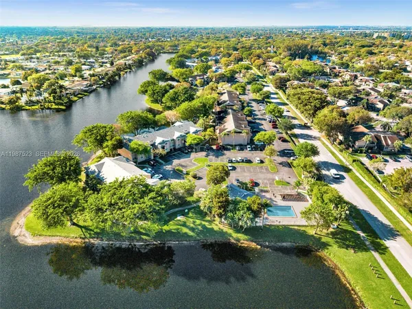 $2,495 | 1701 Northwest 96th Terrace, Unit 1C, Pembroke Pines, FL 33024