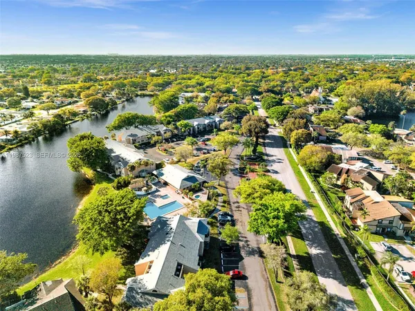 $2,495 | 1701 Northwest 96th Terrace, Unit 1C, Pembroke Pines, FL 33024