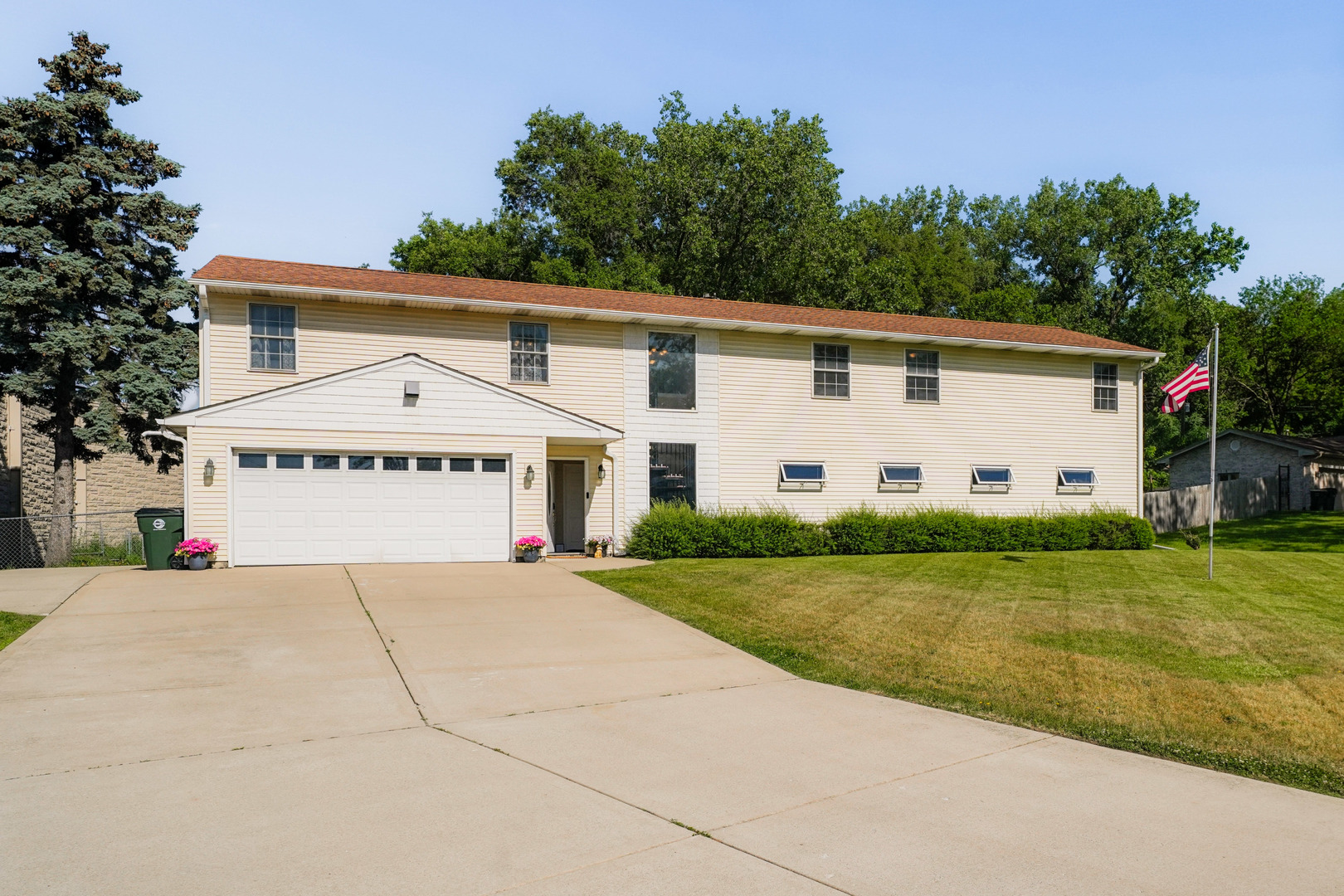 7334 Maridon Road Countryside, IL 60525 - Photo 2 of 25