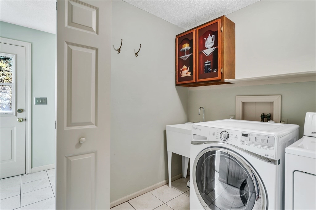 46 Northfield Road Longmeadow, MA 01106 - Photo 12 of 40 Gallery Image 12