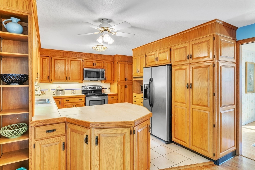 46 Northfield Road Longmeadow, MA 01106 - Photo 8 of 40 Gallery Image 8