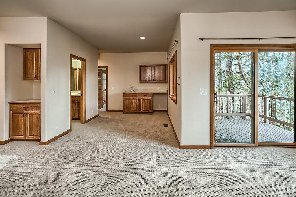 395 Ashland Loop Road Ashland, OR 97520 - Photo 31 of 35 Spacious family room on the lower level