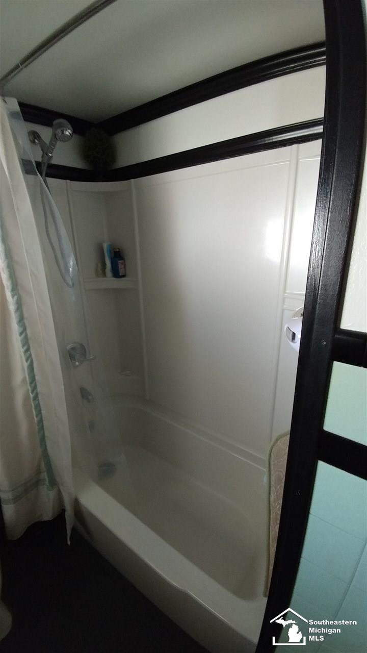 27233 Sibley Road Romulus, MI 48174 - Photo 13 of 40