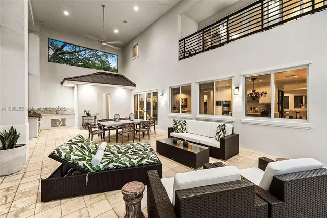 $6,900,000 | 8923 Ludlam Road, Pinecrest, FL 33156