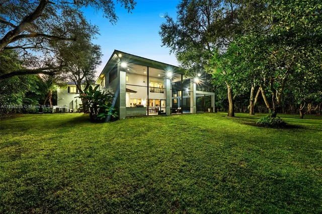 $6,900,000 | 8923 Ludlam Road, Pinecrest, FL 33156