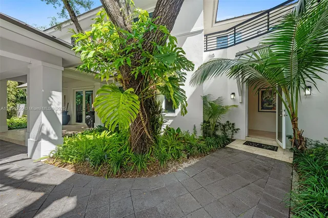 $6,900,000 | 8923 Ludlam Road, Pinecrest, FL 33156