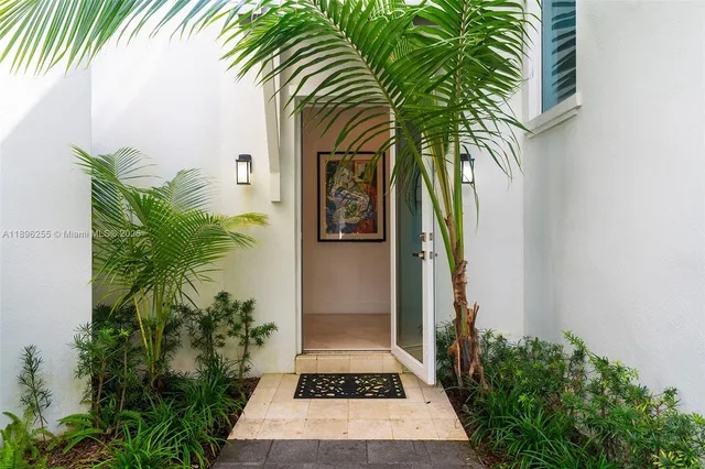 $6,900,000 | 8923 Ludlam Road, Pinecrest, FL 33156