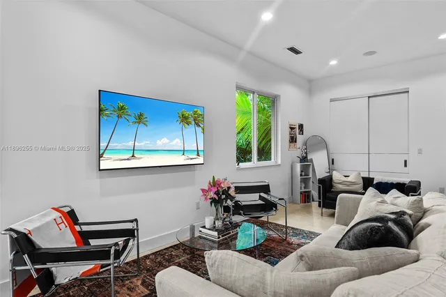 $6,900,000 | 8923 Ludlam Road, Pinecrest, FL 33156