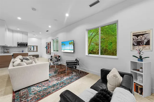 $6,900,000 | 8923 Ludlam Road, Pinecrest, FL 33156