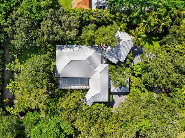 $6,900,000 | 8923 Ludlam Road, Pinecrest, FL 33156