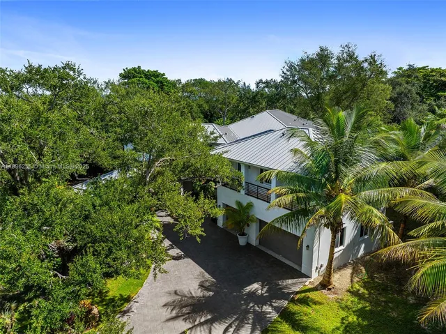 $6,900,000 | 8923 Ludlam Road, Pinecrest, FL 33156