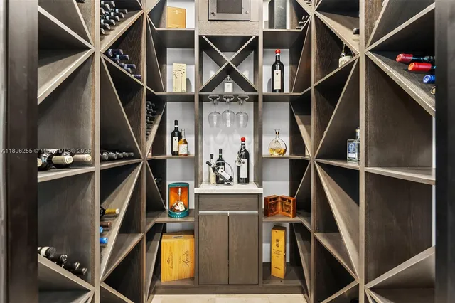 $6,900,000 | 8923 Ludlam Road, Pinecrest, FL 33156