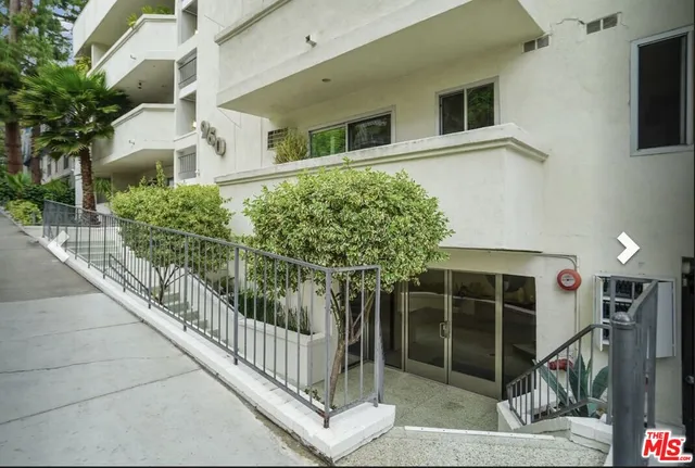 $3,900 | 960 Larrabee Street, Unit 227, West Hollywood, CA 90069