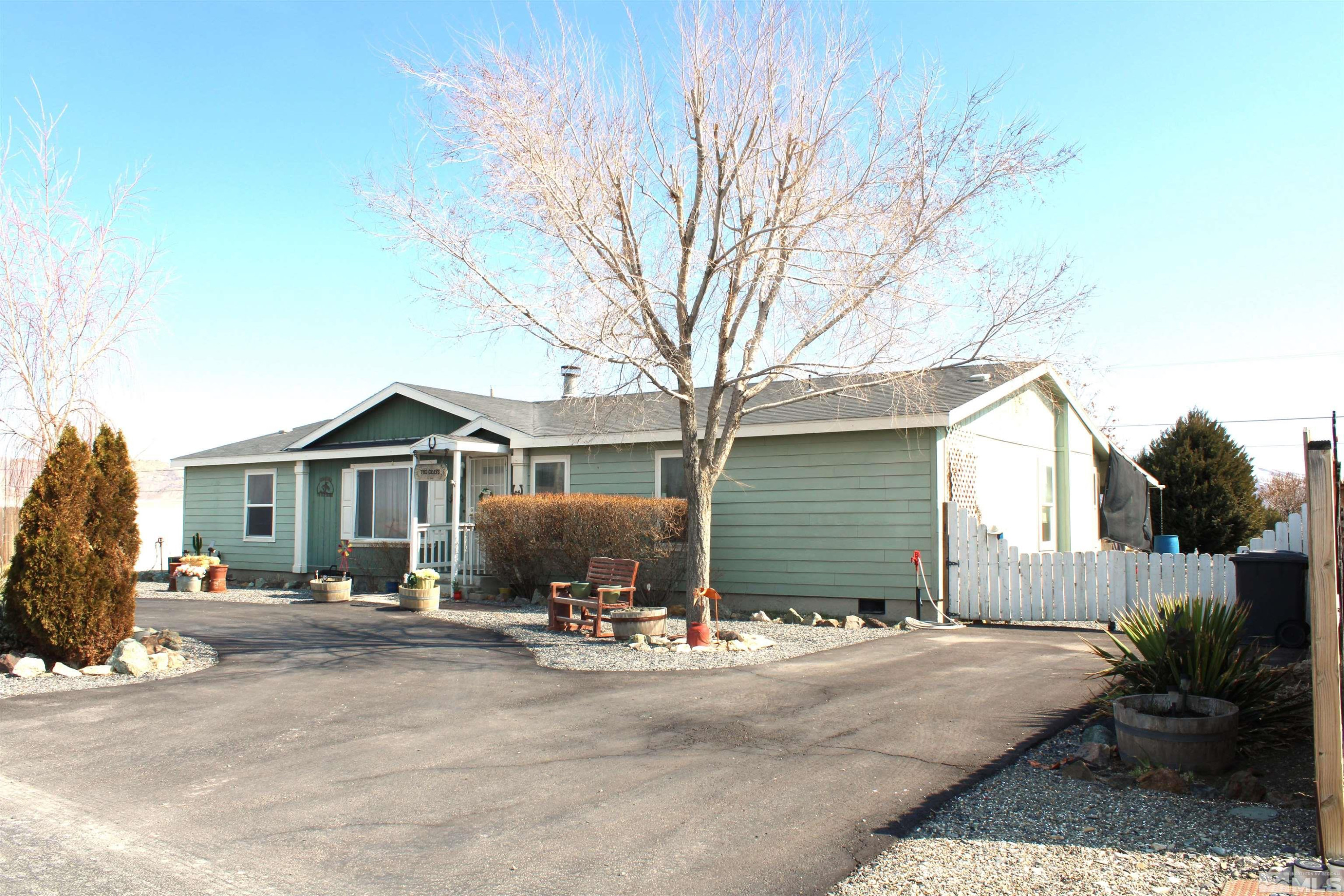 290 Reservoir Road Lovelock, NV 89419 - Photo 3 of 15 a front view of a house with a yard