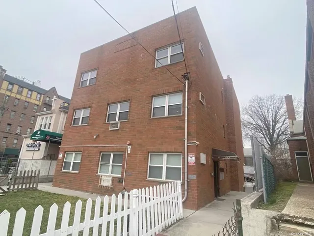 $2,998,000 | 156-07 Sanford Avenue | Murray Hill - Flushing