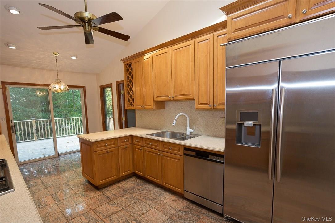 49 Soulice Place New Rochelle, NY 10804 - Photo 10 of 29