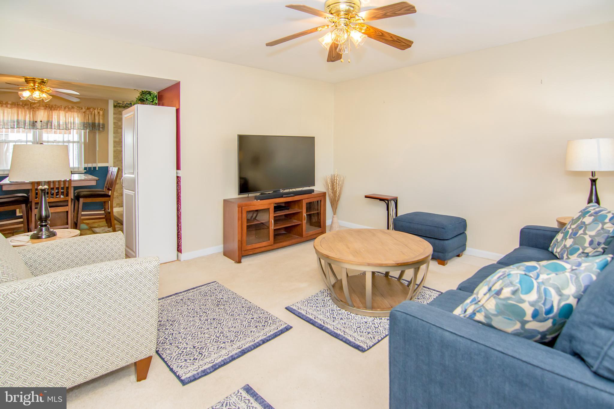 7633 Charlesmont Road Baltimore, MD 21222 - Photo 3 of 28 Living Room