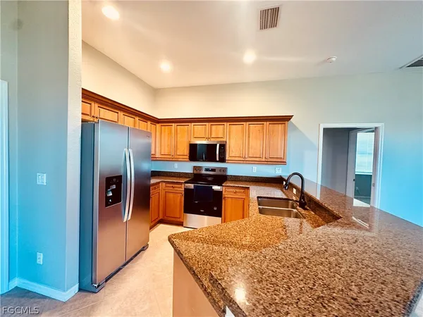 $2,950 | 12469 Pebble Stone Court, Fort Myers, FL 33913