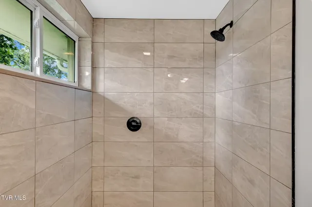 $430,000 | 412 Bays Cove Trail, Kingsport, TN 37660