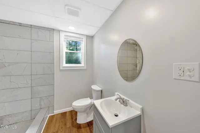 $430,000 | 412 Bays Cove Trail, Kingsport, TN 37660