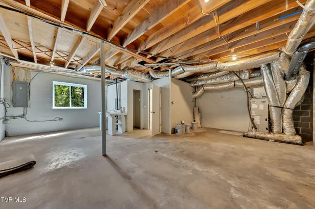 $430,000 | 412 Bays Cove Trail, Kingsport, TN 37660