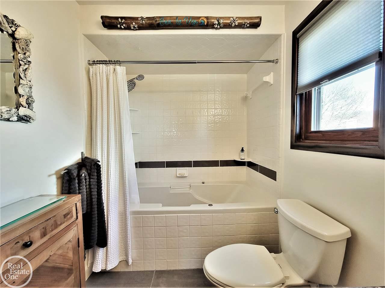 35739 Rockingham Drive New Baltimore, MI 48047 - Photo 15 of 47 50069647-14.JPG