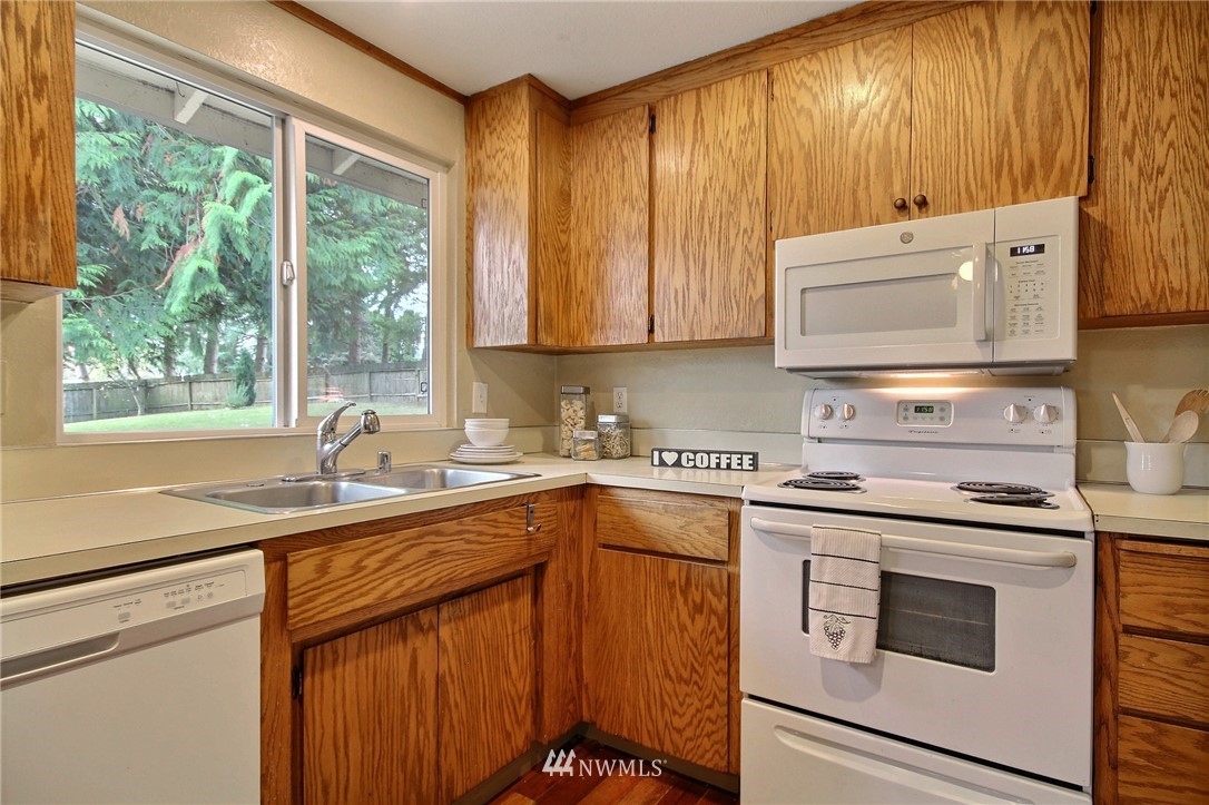 1702 171st Place Southeast Bothell, WA 98012 - Photo 11 of 24