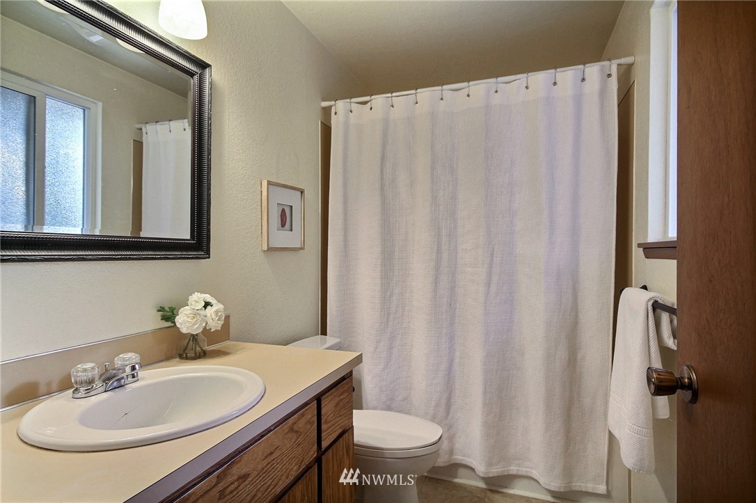 1702 171st Place Southeast Bothell, WA 98012 - Photo 15 of 24