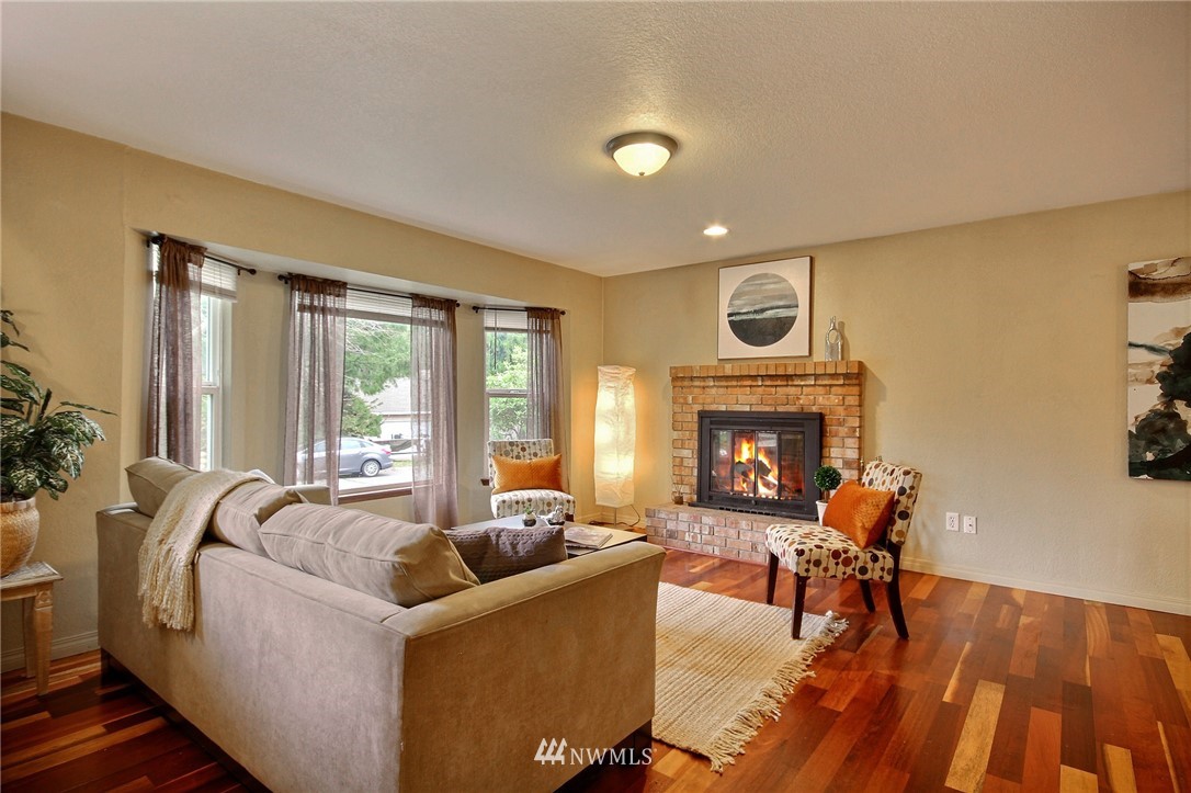 1702 171st Place Southeast Bothell, WA 98012 - Photo 4 of 24