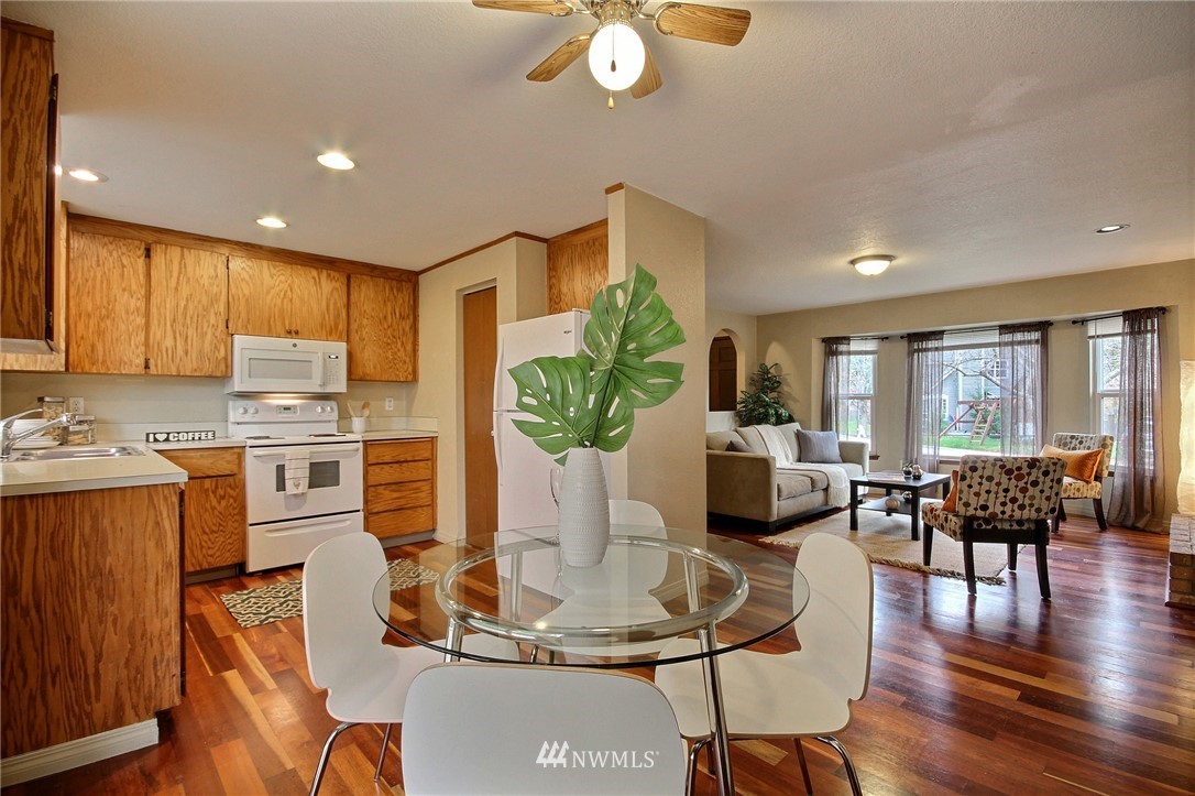 1702 171st Place Southeast Bothell, WA 98012 - Photo 8 of 24