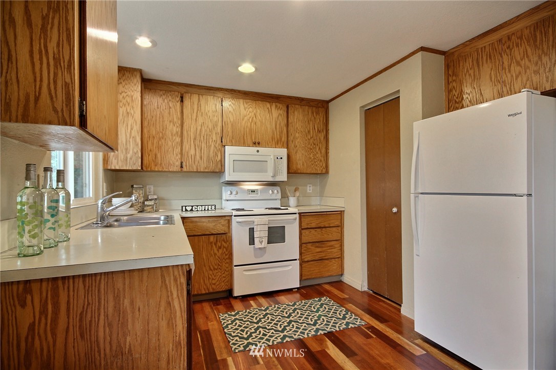1702 171st Place Southeast Bothell, WA 98012 - Photo 10 of 24
