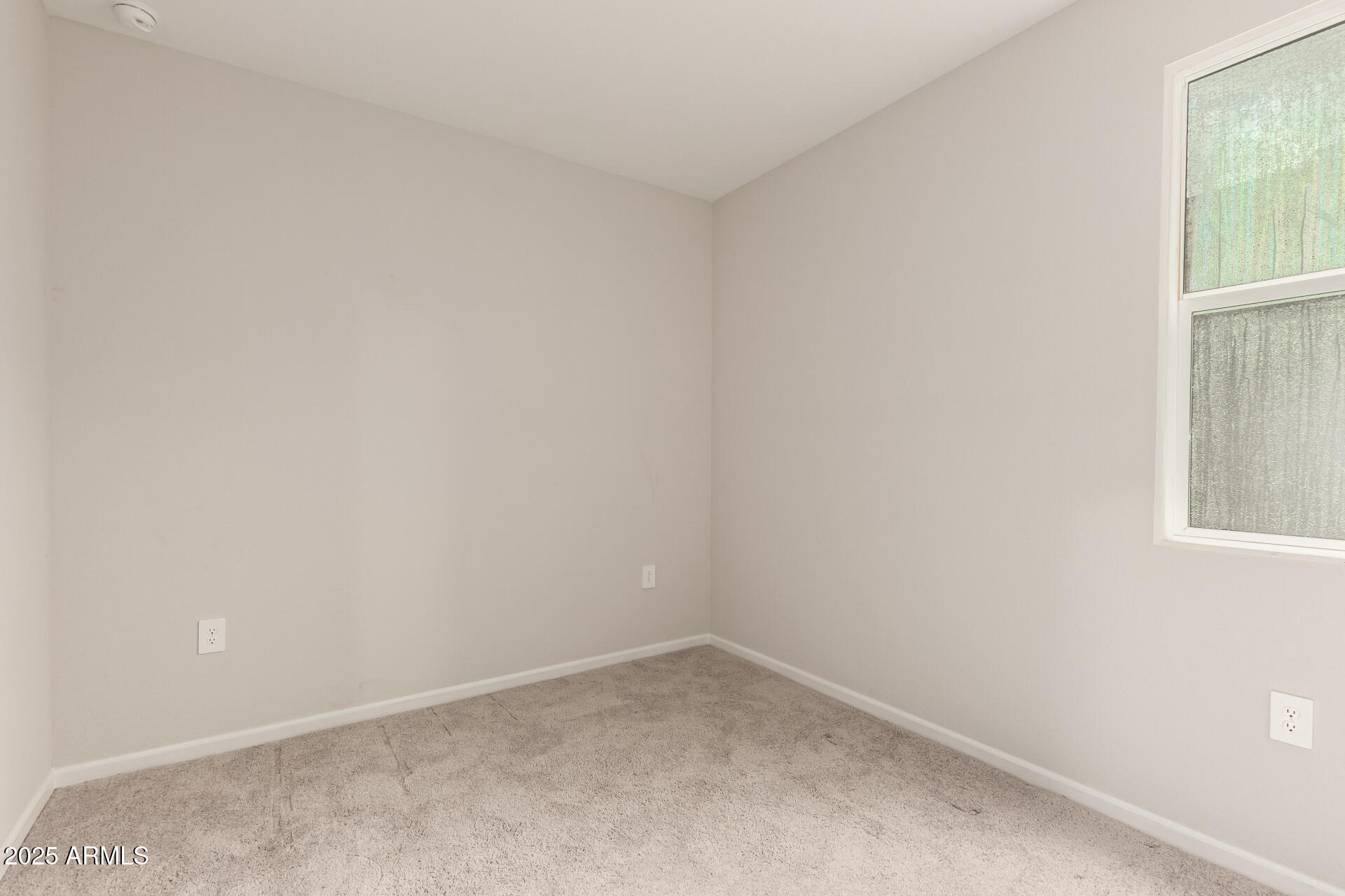 4677 South Siphon Draw Road Apache Junction, AZ 85119 - Photo 19 of 45 an empty room with a window