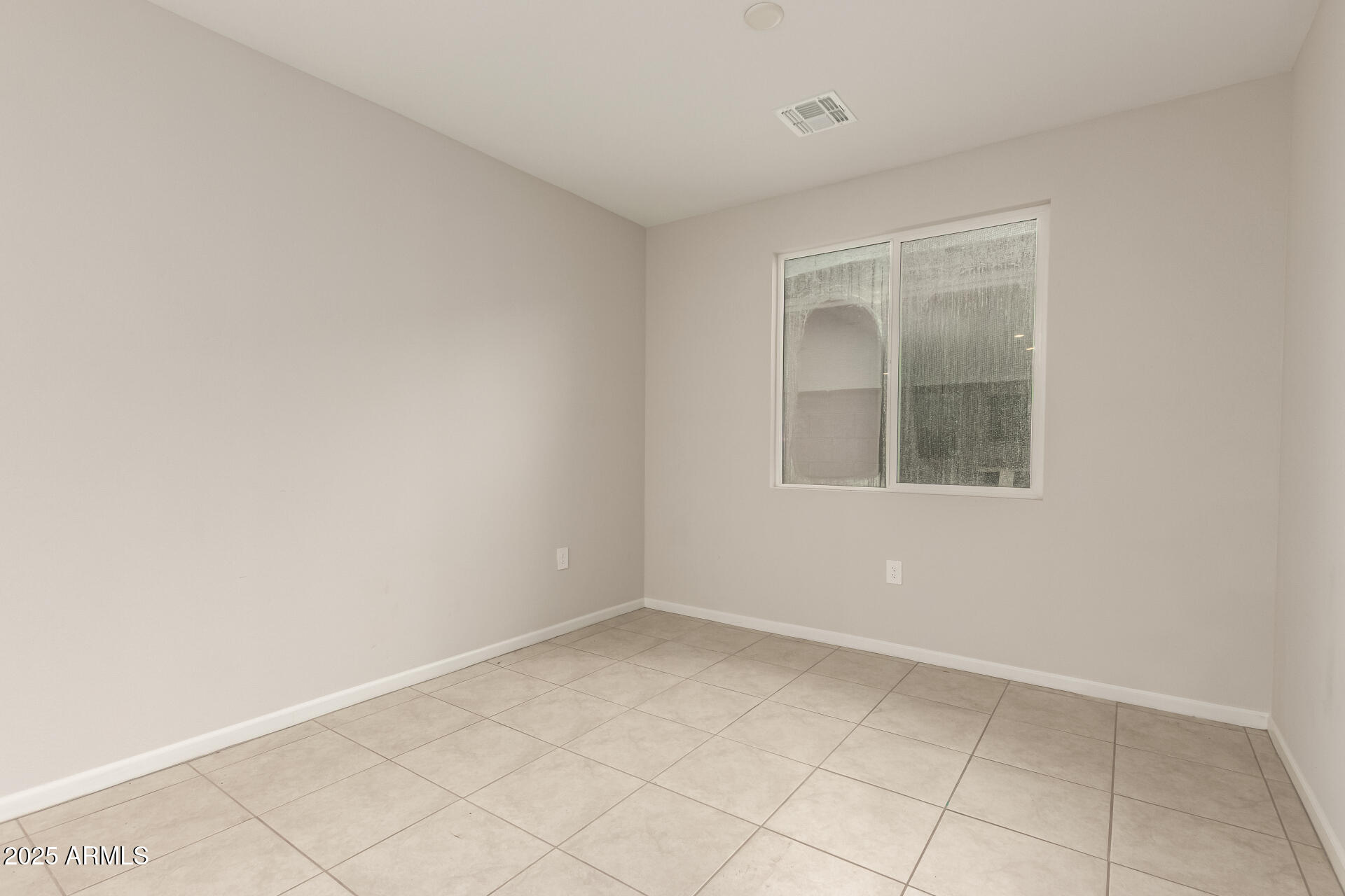 4677 South Siphon Draw Road Apache Junction, AZ 85119 - Photo 23 of 45 an empty room with a window
