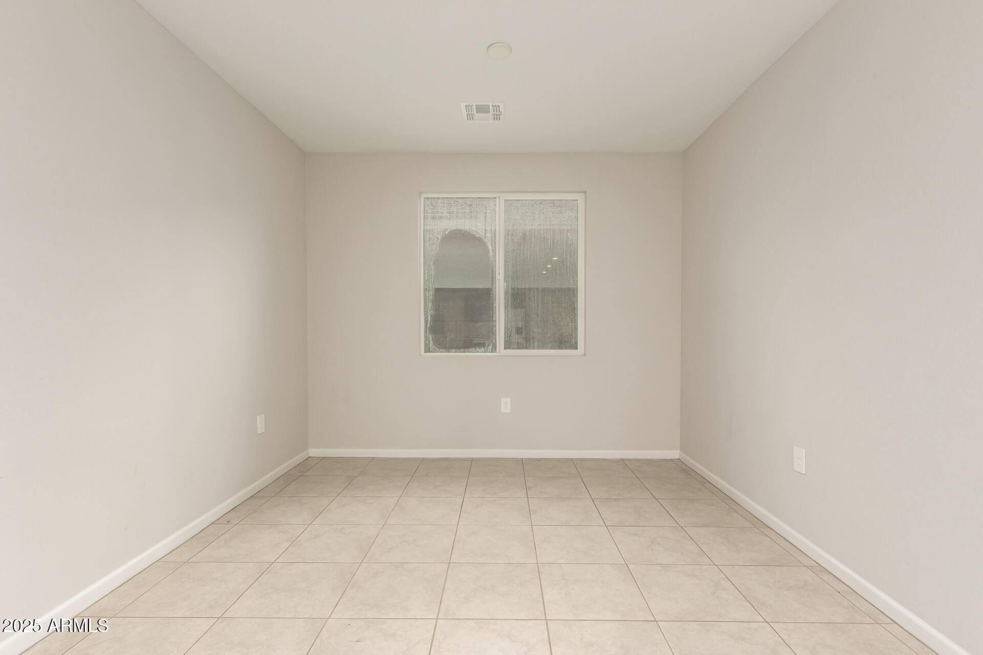 4677 South Siphon Draw Road Apache Junction, AZ 85119 - Photo 24 of 45 an empty room with a window