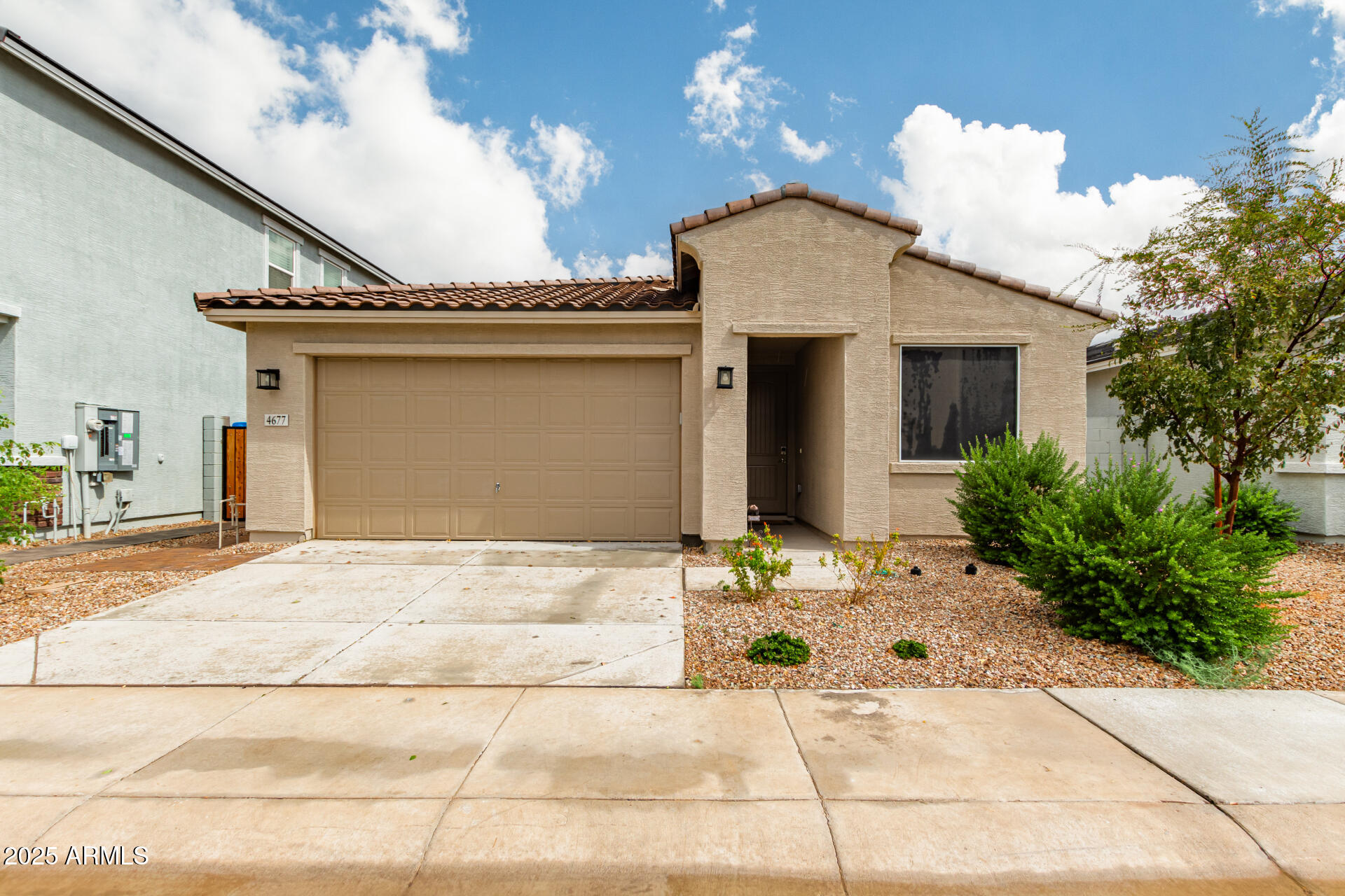 4677 South Siphon Draw Road Apache Junction, AZ 85119 - Photo 2 of 45 a front view of a house