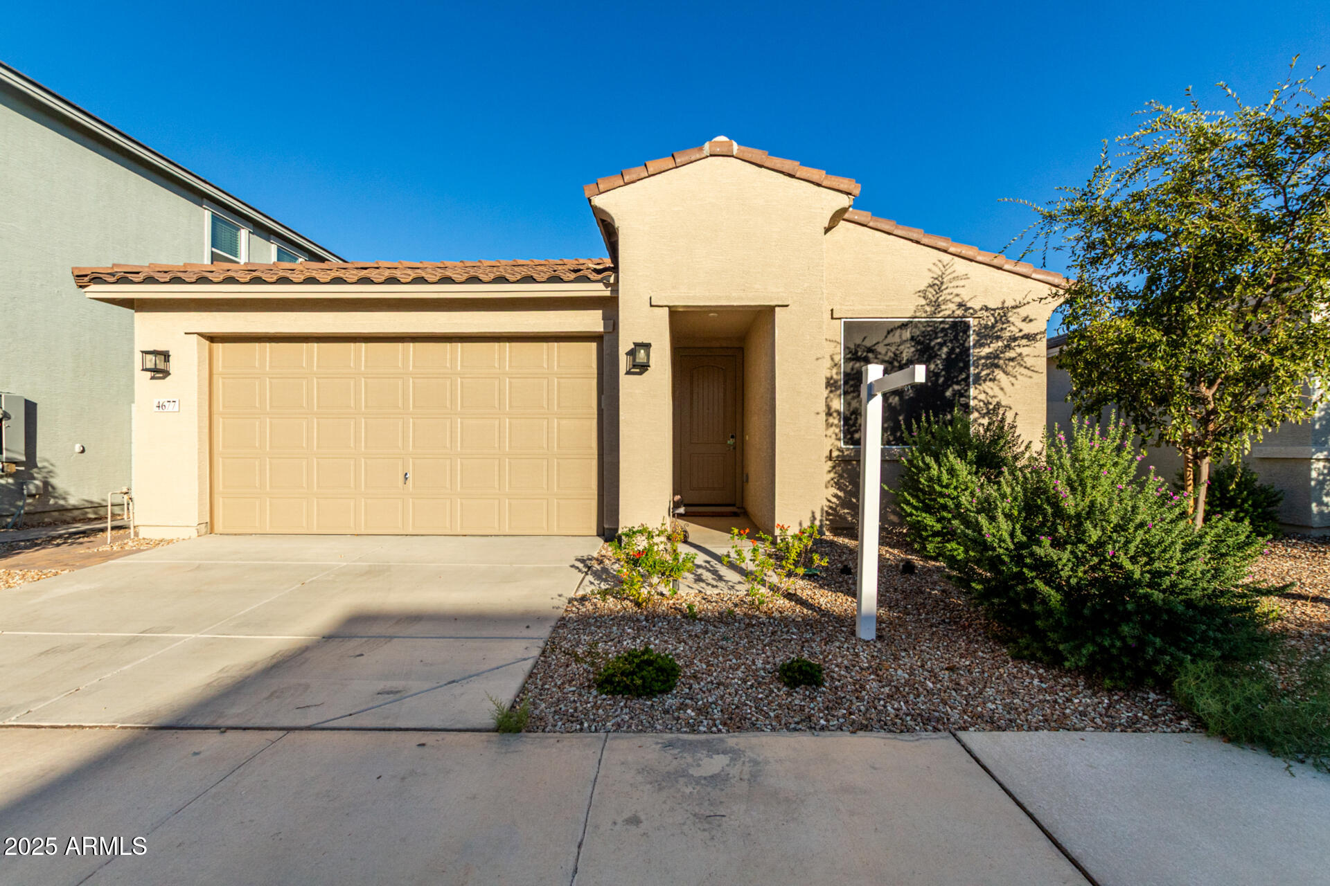4677 South Siphon Draw Road Apache Junction, AZ 85119 - Photo 32 of 45 a front view of a house with garden