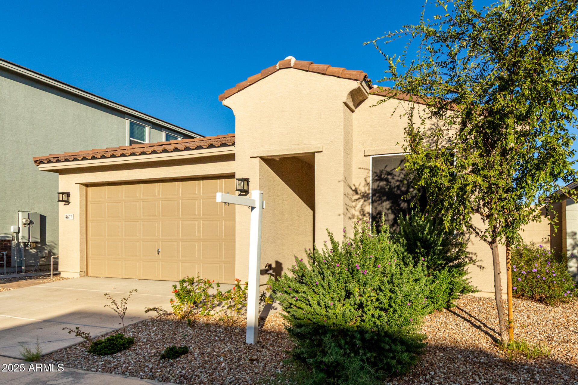 4677 South Siphon Draw Road Apache Junction, AZ 85119 - Photo 35 of 45 a front view of a house with a yard