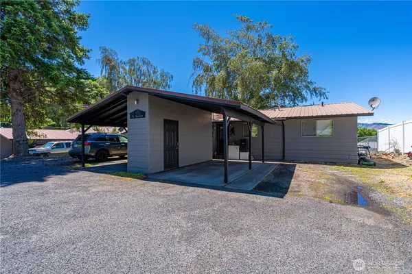 $600,000 | 460 North Keller Avenue, Unit A & B, East Wenatchee, WA 98802