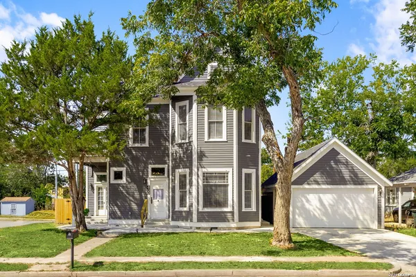 $549,999 | 400 North Bowie Street, Seguin, TX 78155