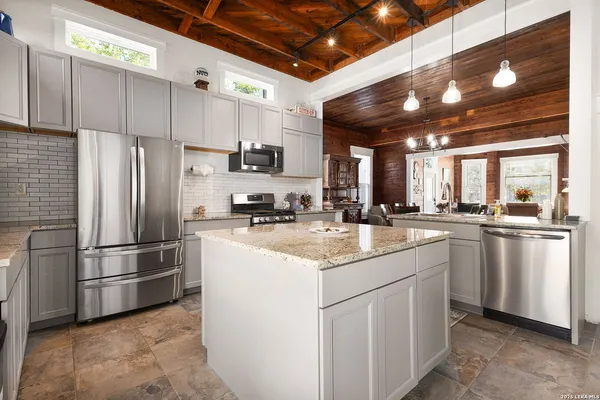 $549,999 | 400 North Bowie Street, Seguin, TX 78155