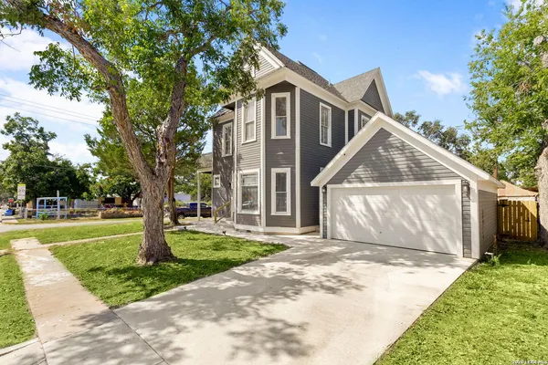 $549,999 | 400 North Bowie Street, Seguin, TX 78155