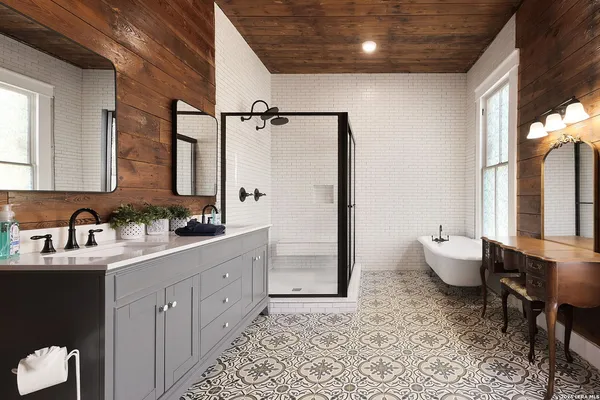 $549,999 | 400 North Bowie Street, Seguin, TX 78155