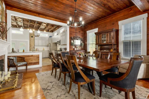 $549,999 | 400 North Bowie Street, Seguin, TX 78155