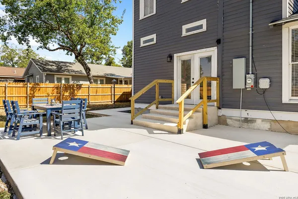 $549,999 | 400 North Bowie Street, Seguin, TX 78155