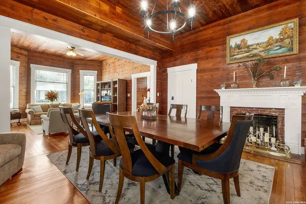 $549,999 | 400 North Bowie Street, Seguin, TX 78155