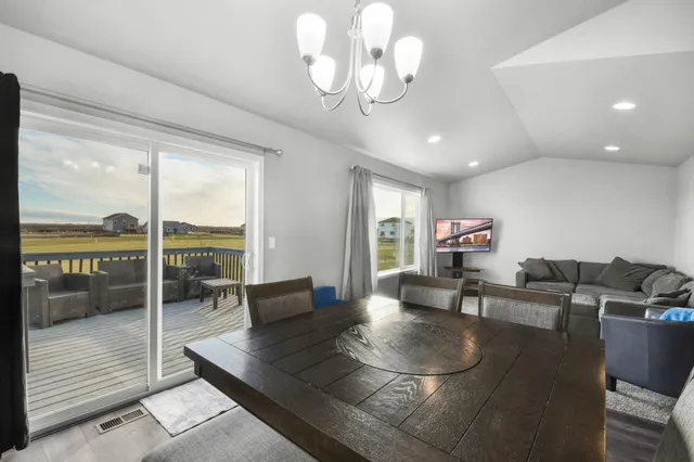 $358,900 | 302 8th Street East, Horace, ND 58047