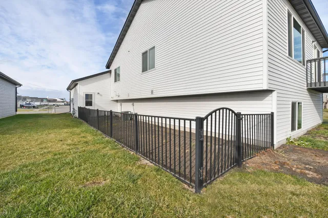 $358,900 | 302 8th Street East, Horace, ND 58047