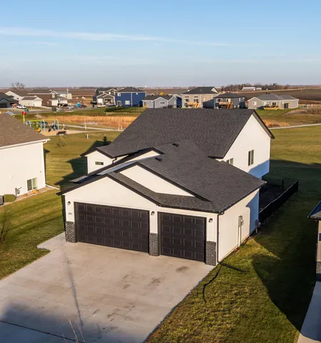 $358,900 | 302 8th Street East, Horace, ND 58047