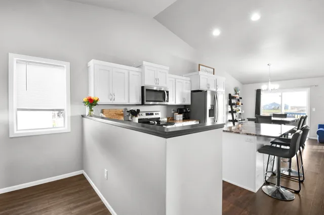 $358,900 | 302 8th Street East, Horace, ND 58047